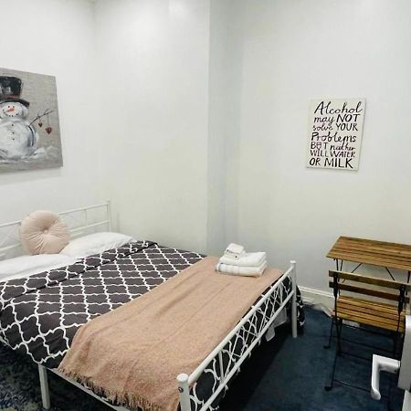 Oui On Ludlow - Entire House And Private Rooms In University City Philadelphia Eksteriør billede